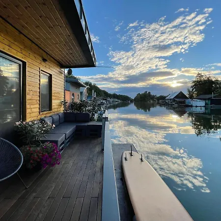 Hausbót U Rybára A Kačky Casa vacanze