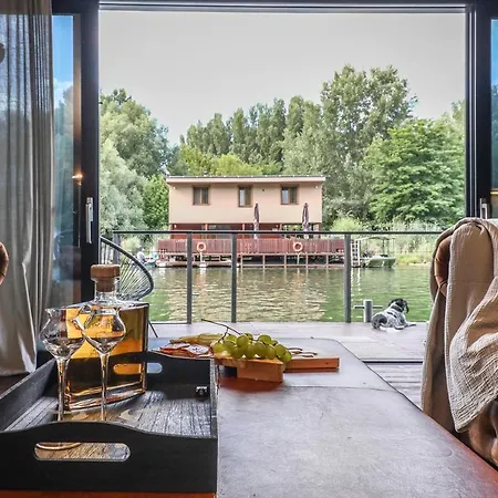 Dom wakacyjny Hausbot U Rybara A Kacky