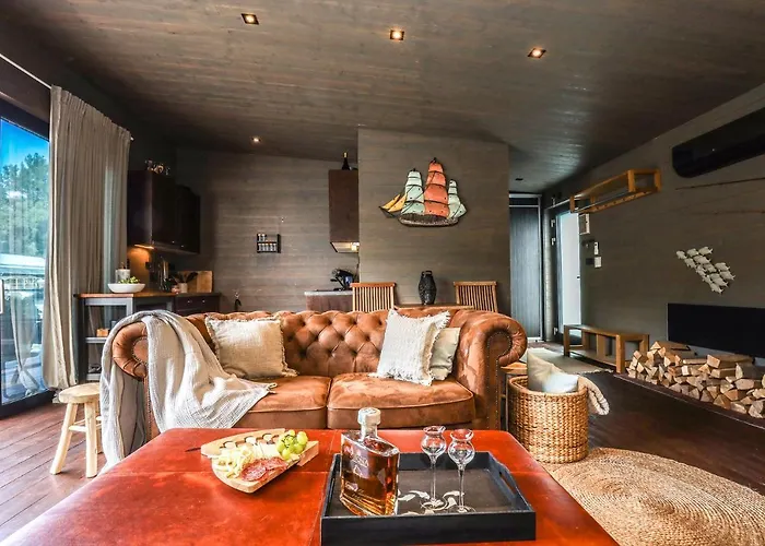 Hausbót U Rybára A Kačky Nyaraló *