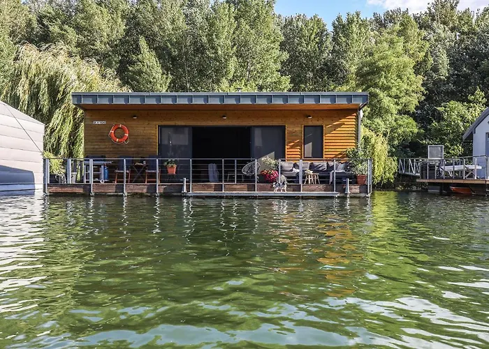 Hausbót U Rybára A Kačky * Pozsony