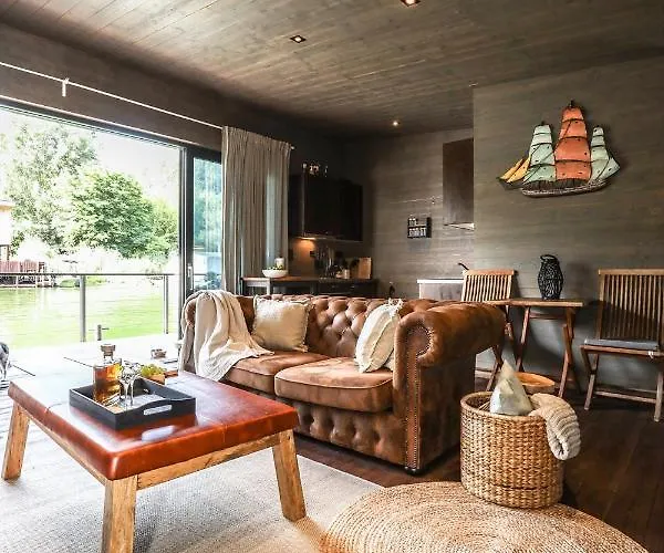 Nyaraló Hausbót U Rybára A Kačky